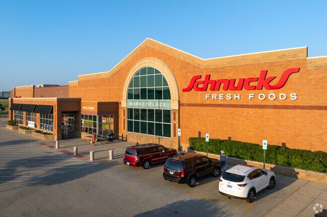 Bunker Hill residents can shop for groceries at Schnuck's.