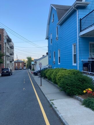 425 Undercliff Ave Unit Studio basement, Edgewater, NJ 07020