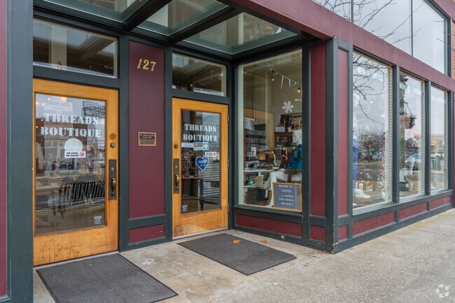 Downtown Kennewick features lots of local shopping and dining options.