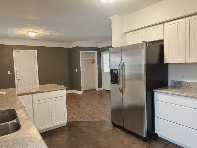 671 E Crest Ln, South Lyon, MI 48178 - photo 7