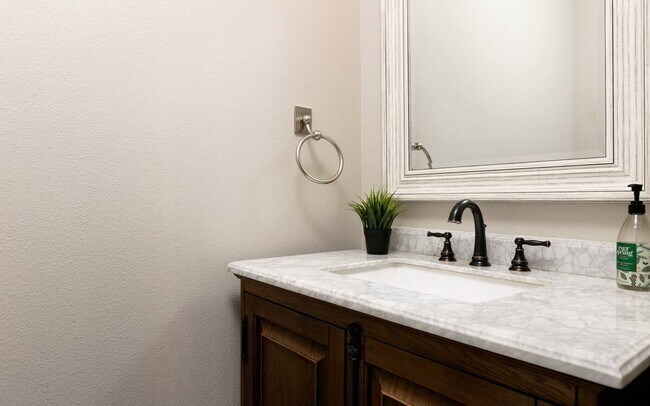 913 Columbine Ave, Colorado Springs, CO 80904 - photo 7