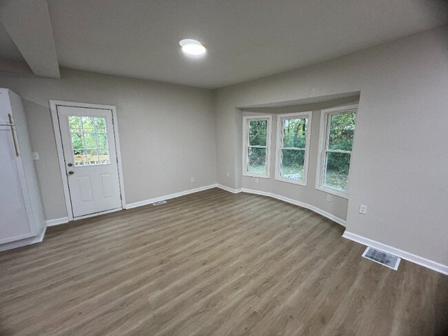 3029 Woodland Ave, Kansas City, MO 64109 - photo 4