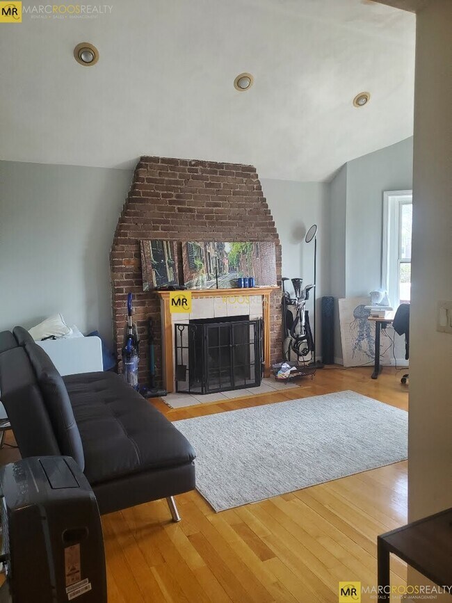 156 Harvard St, Brookline, MA 02446