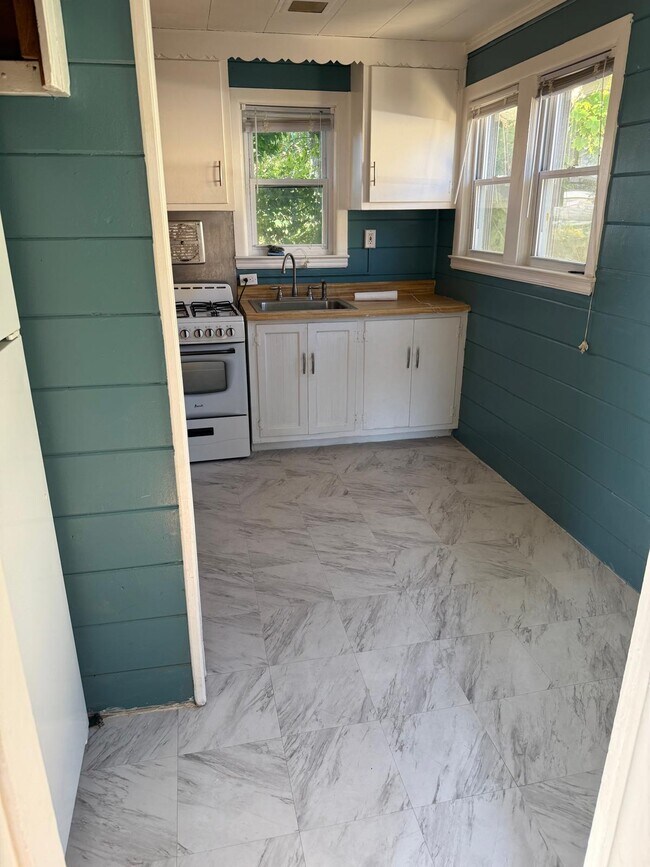 12 Forest Row unit 1, Great Neck, NY 11023 - photo 4