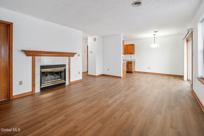 1911 Cambridge Manor Dr unit 1911 Cambridge Manor, Schenectady, NY 12302 - photo 4