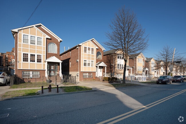 Middletown-Pelham Bay features a selection of modern homes characterized by sleek designs.