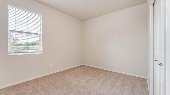 922 Sparrow St unit 36209332, Woodburn, OR 97071 - photo 5