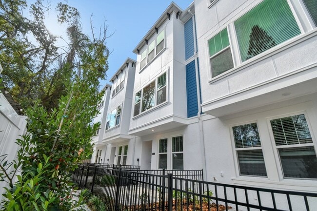 6605 N Nebraska Ave unit 14, Tampa, FL 33604 - photo 3