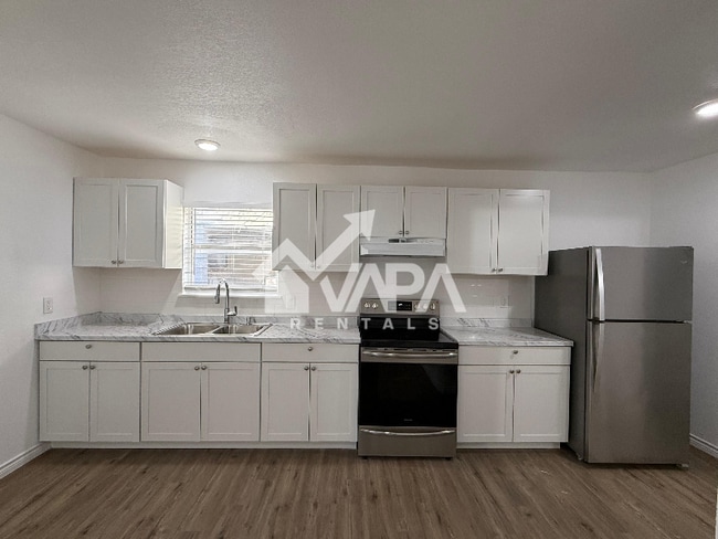 202 Florencia Ave, San Antonio, TX 78228 - photo 3