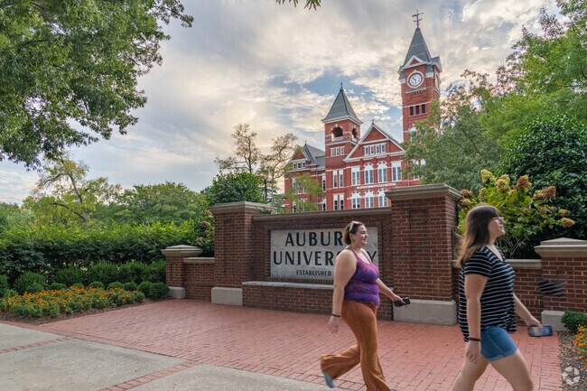 Many Asheton Lakes residents will grow up to attend the local Auburn University.