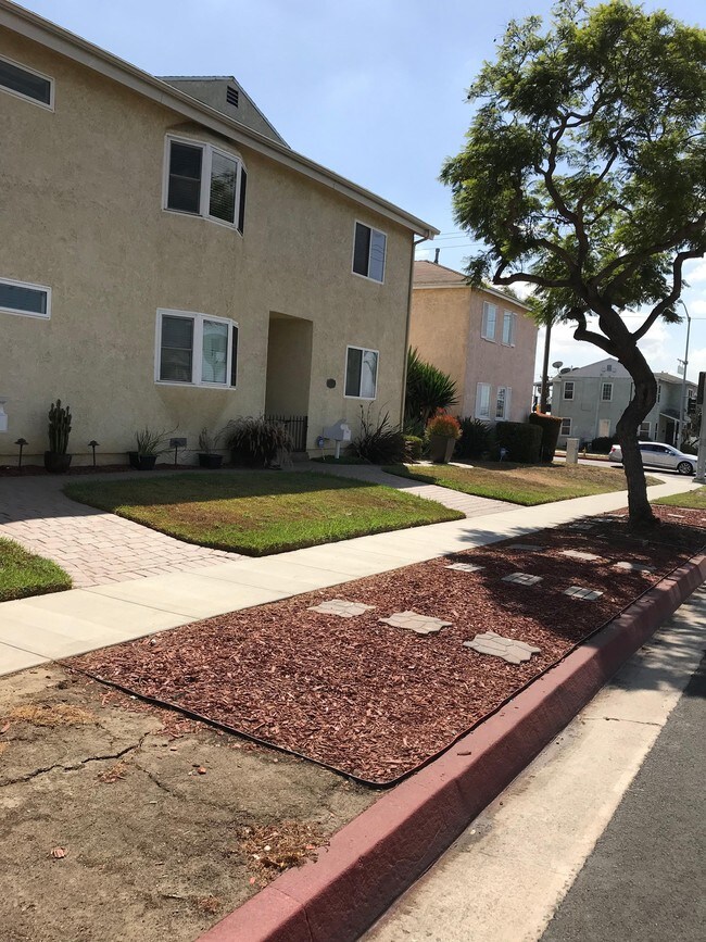 10262 S Van Ness Ave, Los Angeles, CA 90047