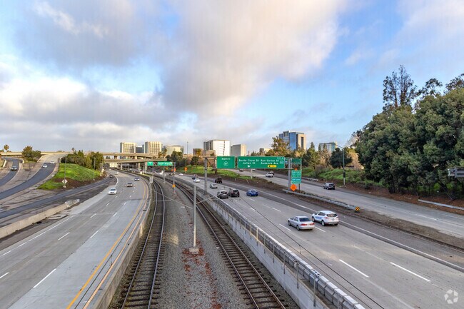 Washington-Guadalupe is bordered by the intersection of Interstate 280 and State Route 87.