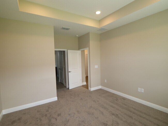 31256 Pendleton Landing Cir, Wesley Chapel, FL 33545 - photo 6