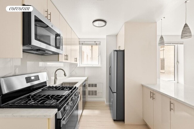 Trump Parc, New York, NY 10019 - photo 2