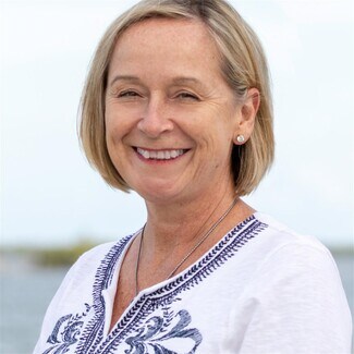 Lynda Robinson