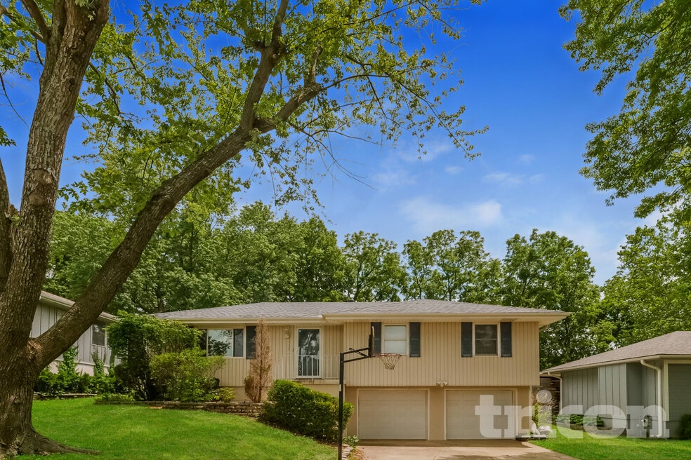 1116 NE 10 St, Blue Springs, MO 64014 - photo 1