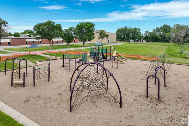 Tatanka Elementary School has an overall Niche grade of 'B'.
