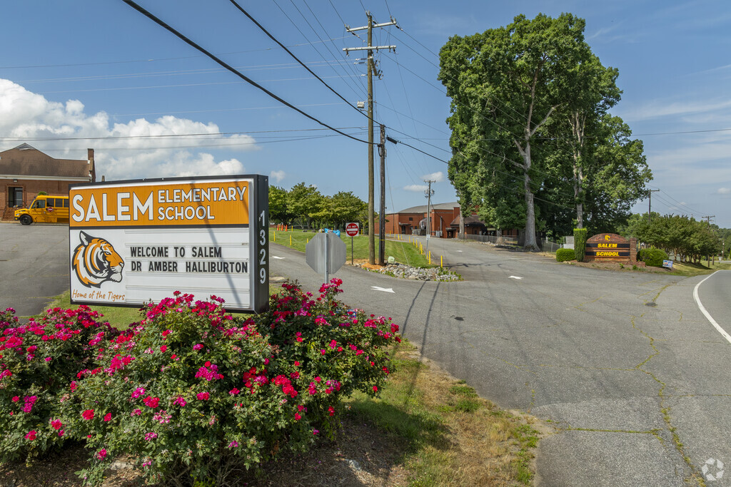 Salem Elementary School features a 15:1 student to teacher ratio.