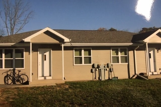 995 Fox Ridge Rd unit D, Platteville, WI 53818 - photo 2