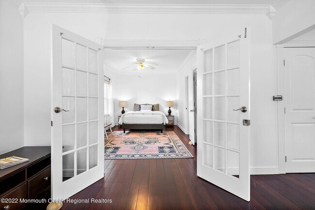 Spacious Master Ensuite with Walk-in Closet
