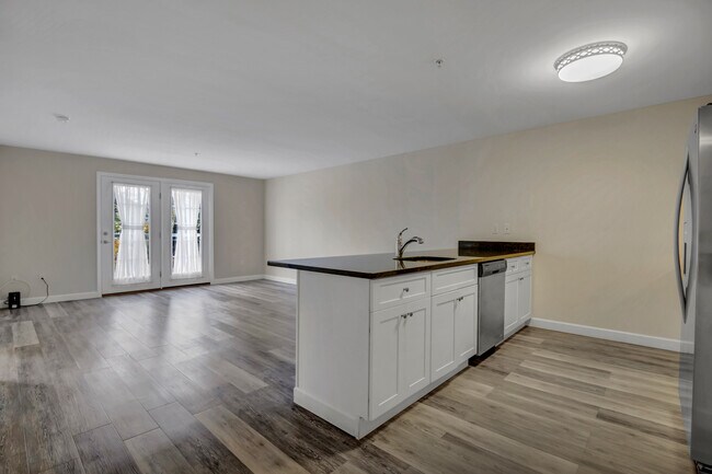 377 Main St unit 208, Niantic, CT 06357 - photo 4