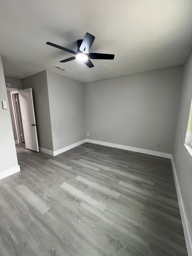 6412 Diamond St, Tampa, FL 33619 - photo 7