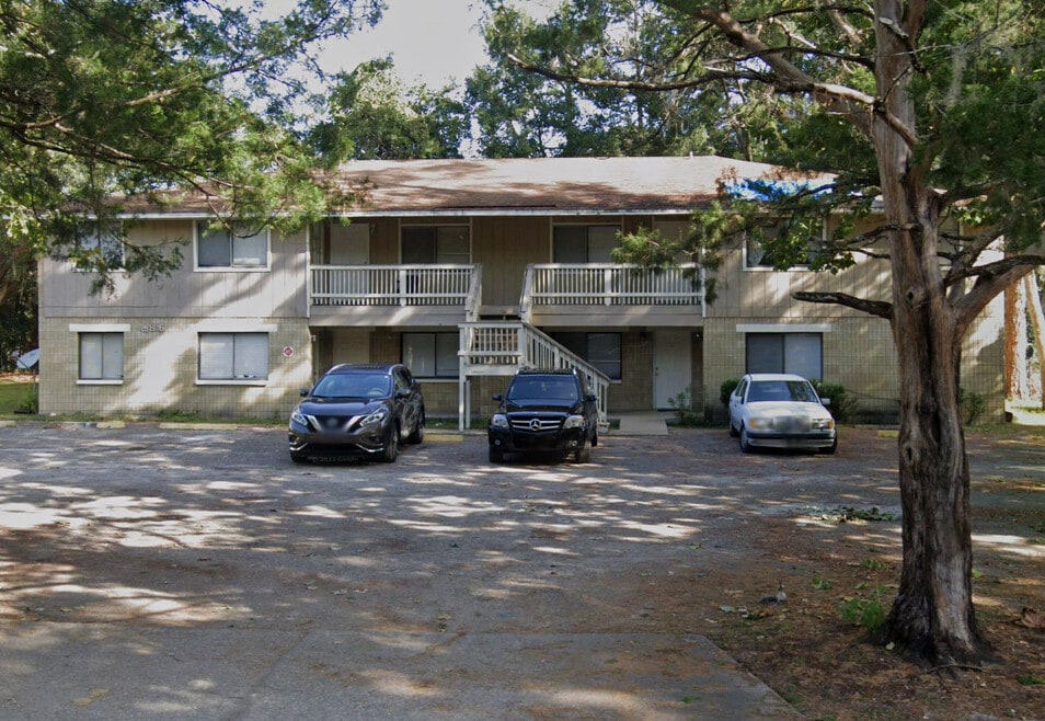 6816 SW 4th Pl, Gainesville, FL 32607 - photo 1