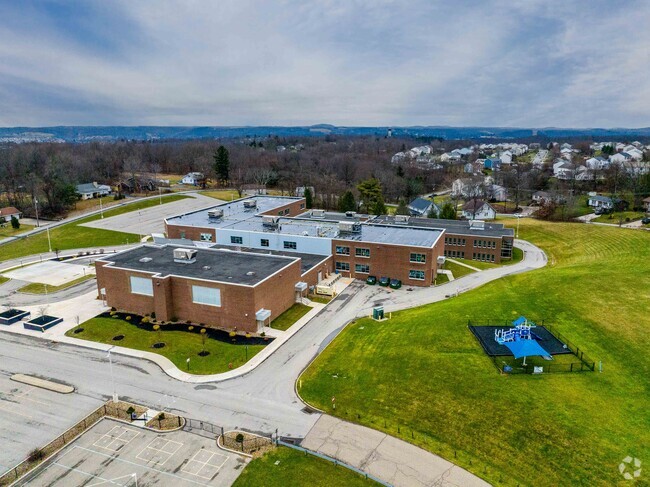 Todd Lane Elementary School is a public school for grades 3-5 and earned a B from Niche.