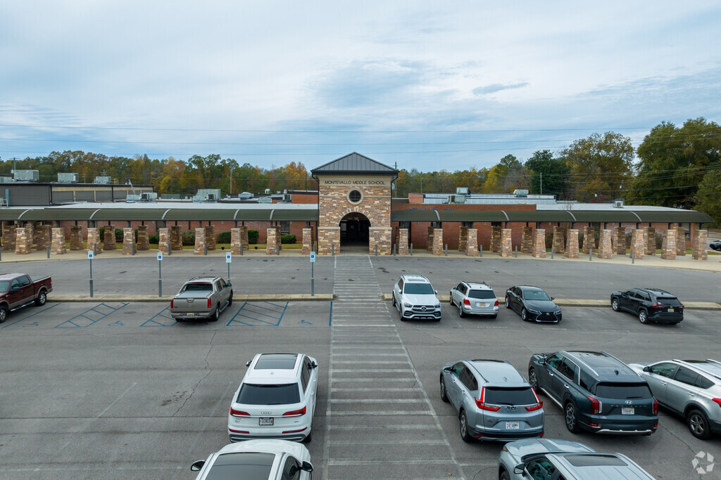 Montevallo Middle School is located at 235 Samford St, Montevallo, AL 35115.