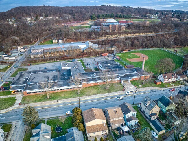 New Brighton Area Middle School has a 11 to 1 student-teacher ratio.