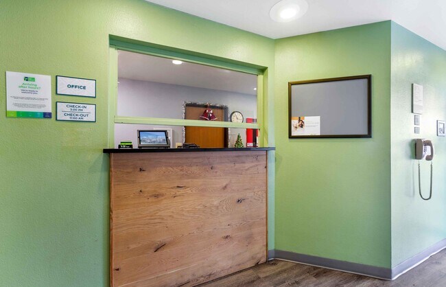 8808 N Black Cyn Hwy, Phoenix, AZ 85051 - photo 4