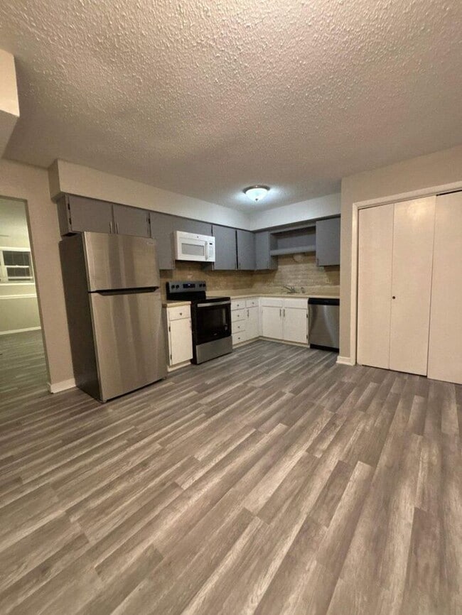 4136 Enden Ln, Des Moines, IA 50317