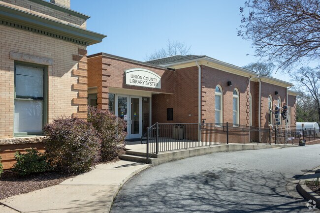 The Carnegie Library was built in 1905 in the Beaux-Arts style in Union.