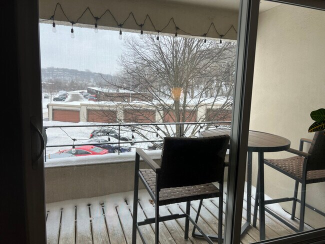 1911 Viking Dr NW unit Building 8 Apt 35, Rochester, MN 55901 - photo 4