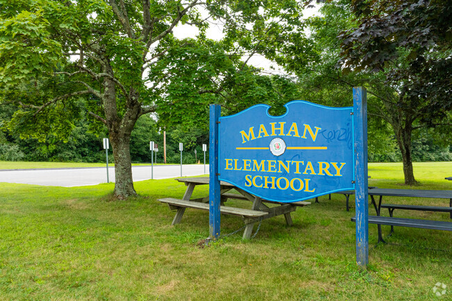 Welcome to Thomas W. Mahan Elementary located in Norwich, CT.