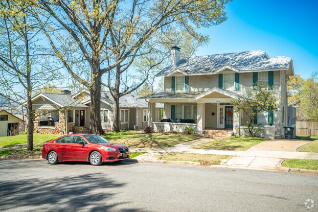 There is no shortage of charming sidewalks to enjoy in Highland Park.