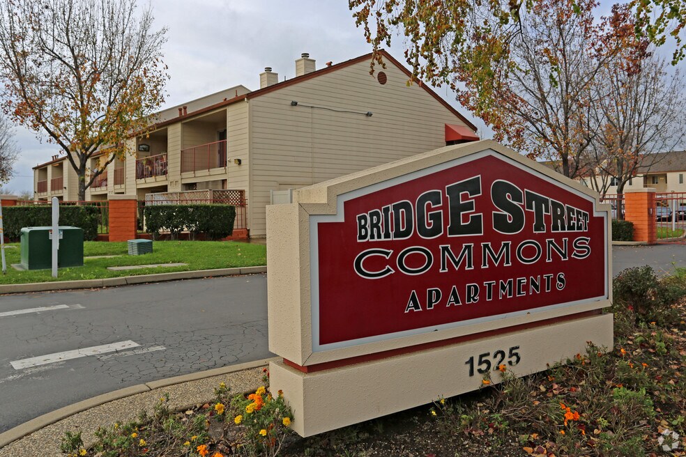 Bridge Street Commons