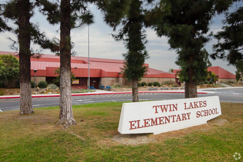 Twin Lakes Elementary School sign welcomes all students.
