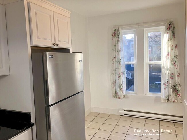11 Higgins St unit 3, Allston, MA 02134 - photo 4