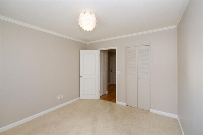 440 Ridgewood Ave unit 202, Minneapolis, MN 55403 - photo 6