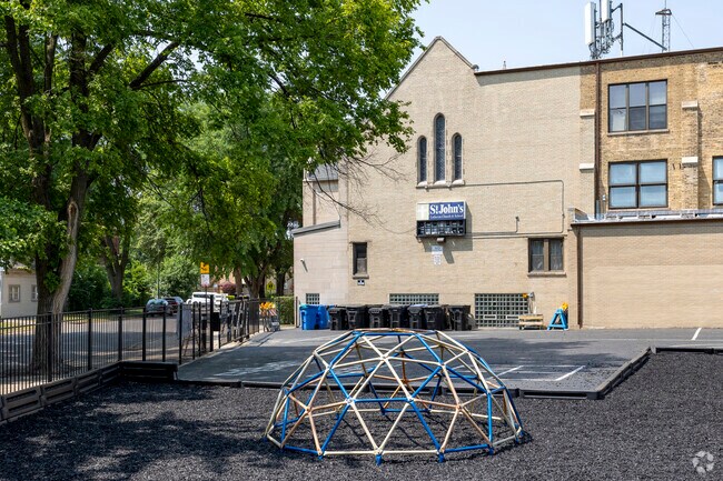 St John Lutheran School
serves students in the Portage Park community.