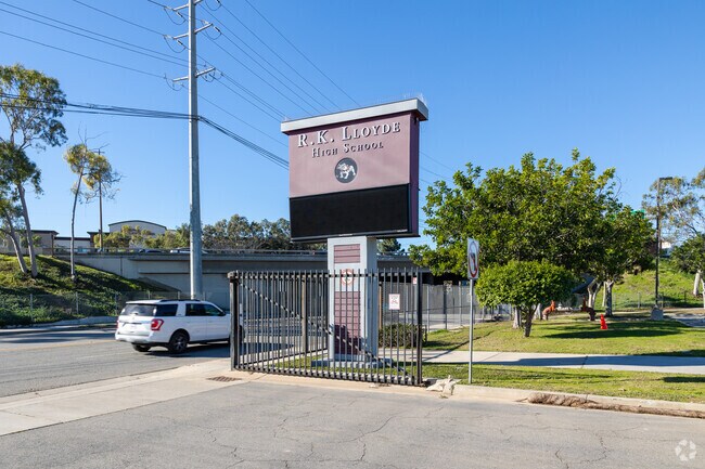 R.K. Lloyde High School in Lawndale, CA has a student to teacher ratio of 10:1.