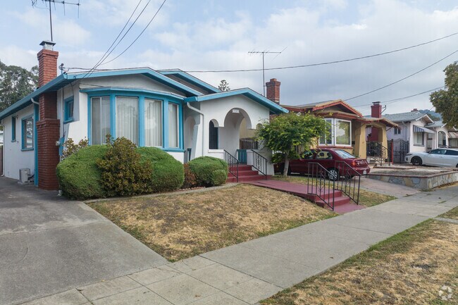 The Bartlett area of Oakland is full of adorable bungalows.