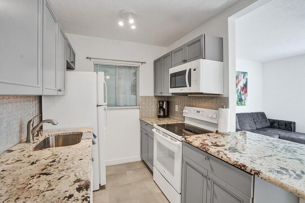 306 E Ocean Ave unit 206, Boynton Beach, FL 33435 - photo 1