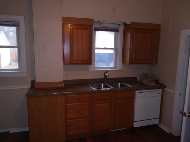 935 Baraga St NE, Grand Rapids, MI 49503 - photo 7