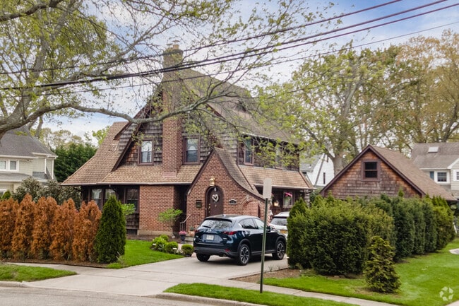 Craftsman-style homes contribute to East Williston’s architectural variety.