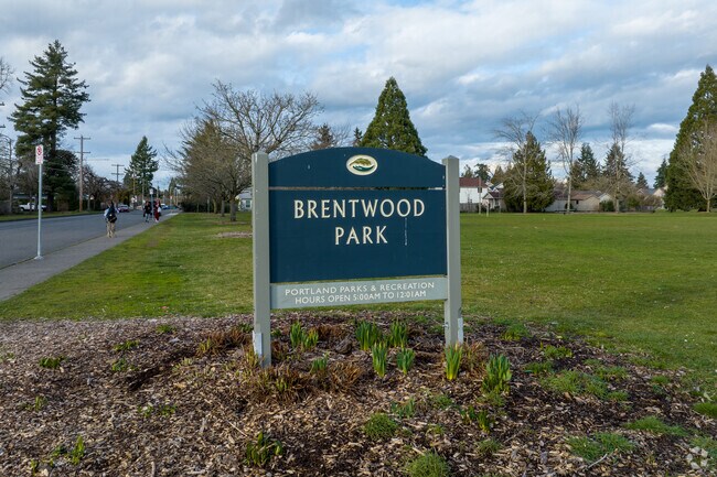 Brentwood Park sign
