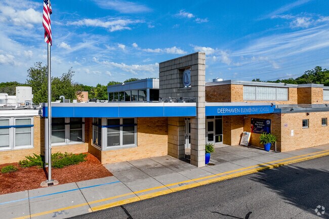 Deephaven Elementary School enrolls over 600 students in grades K-5.