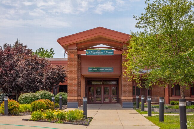 Washington Woods Elementary School has a student-teacher ratio of 18 to 1.