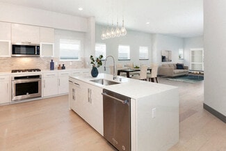 1 Blu Harbor Blvd, Redwood City, CA 94063